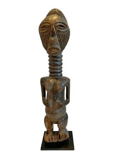 AFRIQUE, probablement CONGO.

STATUETTE FEMININE...