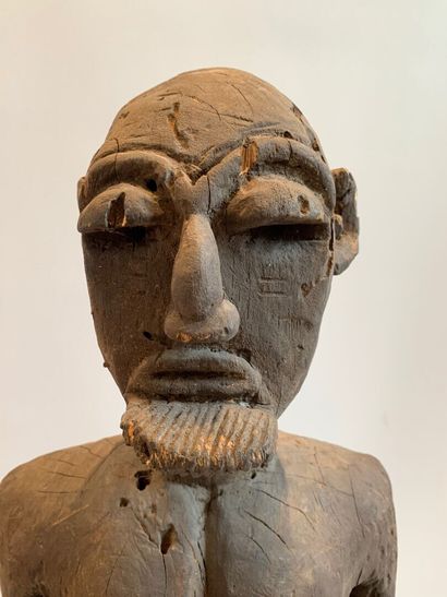 Type DOGON, Mali.

FIGURE MASCULINE ASSISE...