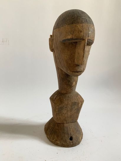 AFRIQUE.

MASQUE CIMIER en bois sculpté orné...