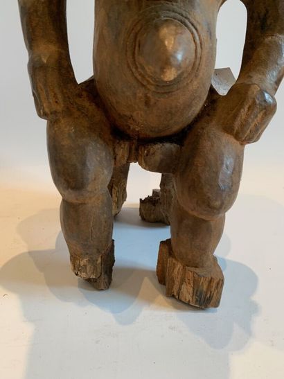 Type YORUBA, Nigéria.

MATERNITE ASSISE en...