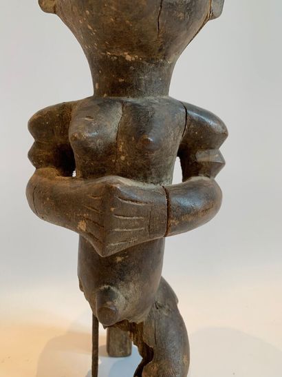 GABON.

FIGURE DE RELIQUAIRE en bois sculpté...