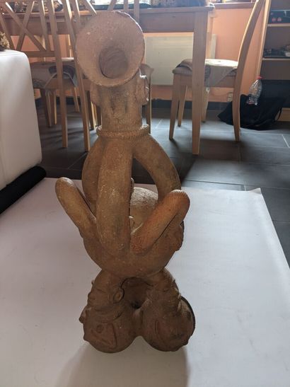 MANGBETU, Congo.

IMPORTANT VASE en terre...