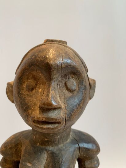 GABON.

FIGURE DE RELIQUAIRE en bois sculpté...