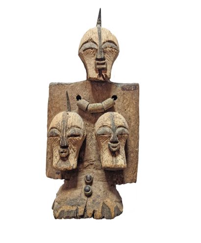 CONGO 

STATUETTE en bois sculpté et patiné...