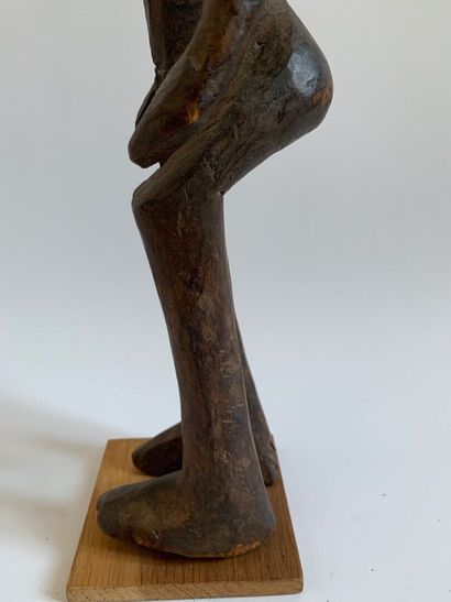 AFRIQUE.

FIGURE FEMININE dans le goût Dogon.

Haut.:...