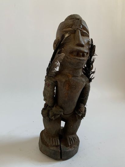 CONGO.

FETICHE en bois sculpté et patiné...