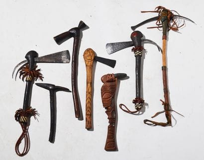 OCEANIE ET ASIE

Lot comprenant sabres et...