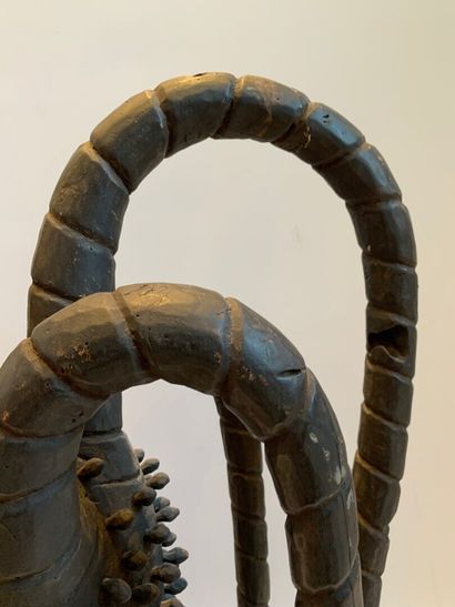 Style EKOI, Nigeria.

MASQUE en bois sculpté...