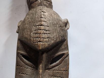 AFRIQUE, probablement Mali.

MASQUE en bois...