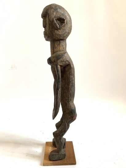 AFRIQUE

FIGURE MASCULINE en bois sculpté,...