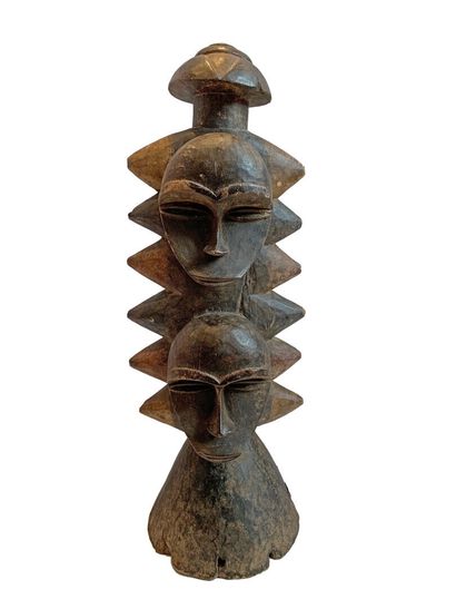 AFRIQUE, probablement GABON.

MASQUE CASQUE...