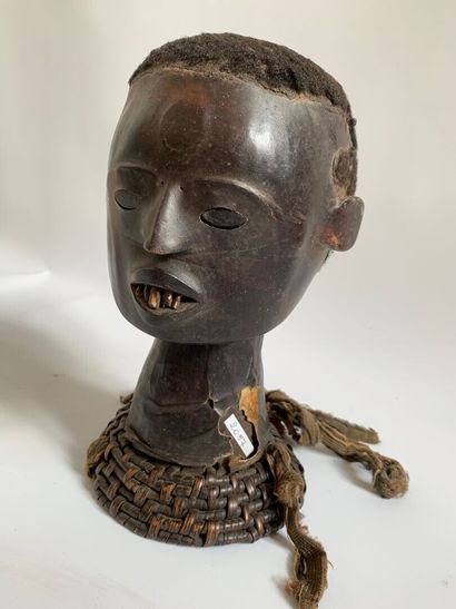 EKOI, Nigéria

CIMIER DE DANSE en bois garni...