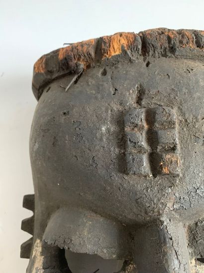 OGONI, Nigéria.

MASQUE en bois sculpté et...