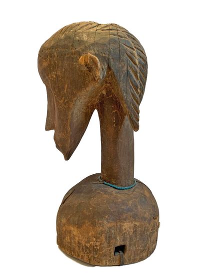 AFRIQUE.

MASQUE CASQUE en bois sculpté orné...