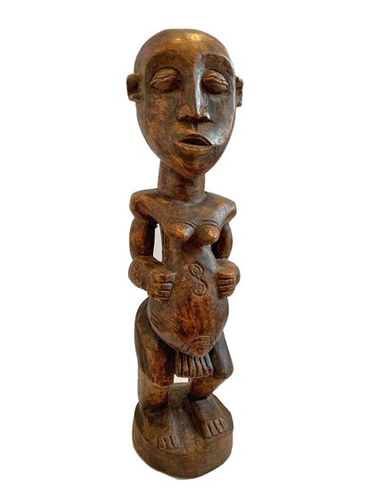 YOMBE, Congo.

MATERNITE en bois sculpté...