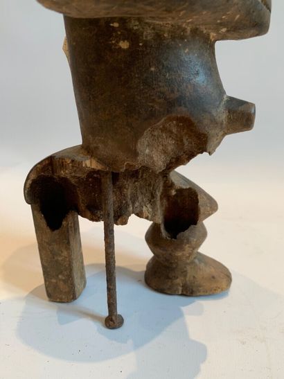 GABON.

FIGURE DE RELIQUAIRE en bois sculpté...
