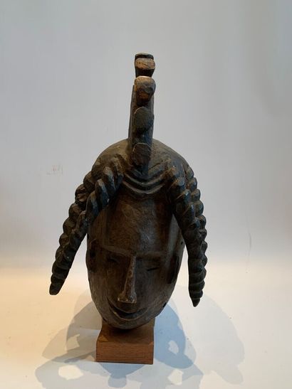 NIGERIA.

MASQUE CASQUE à visage anthropomorphe...