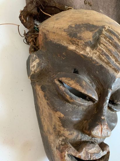 PENDE, Côte d'Ivoire.

MASQUE DE MALADE en...