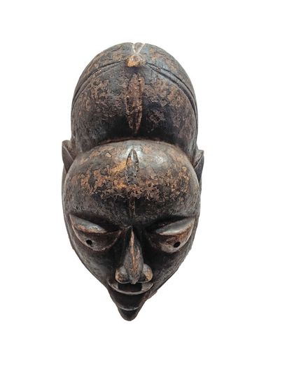 AFRIQUE, dans le style BAMILEKE

MASQUE en...