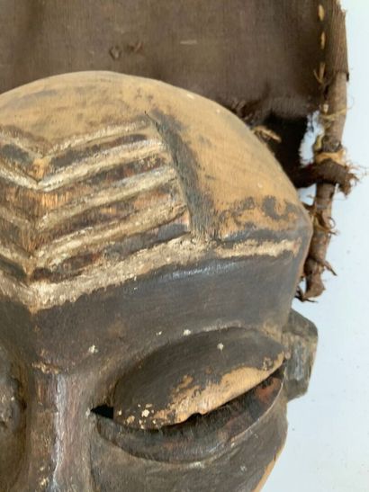 PENDE, Côte d'Ivoire.

MASQUE DE MALADE en...