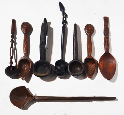 AFRIQUE

Lot d'objets usuels en bois comprenant...