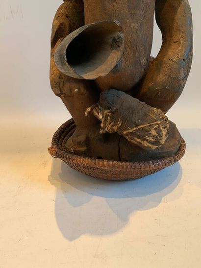Type SONGYE, Congo.

FETICHE en bois sculpté...
