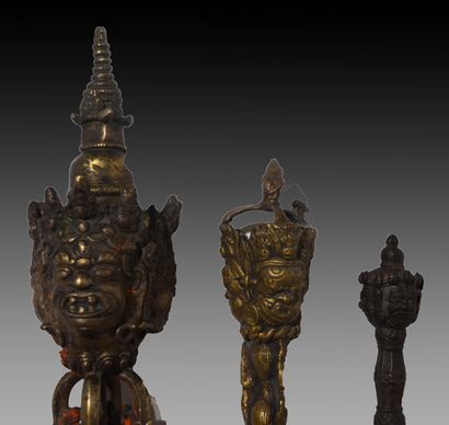 TIBET

Réunion de trois dagues dites 
