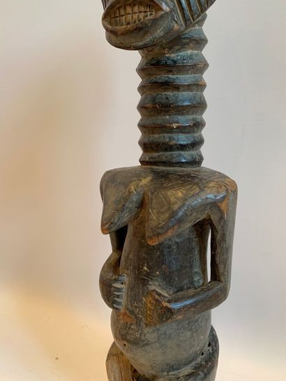 AFRIQUE, probablement CONGO.

STATUETTE FEMININE...
