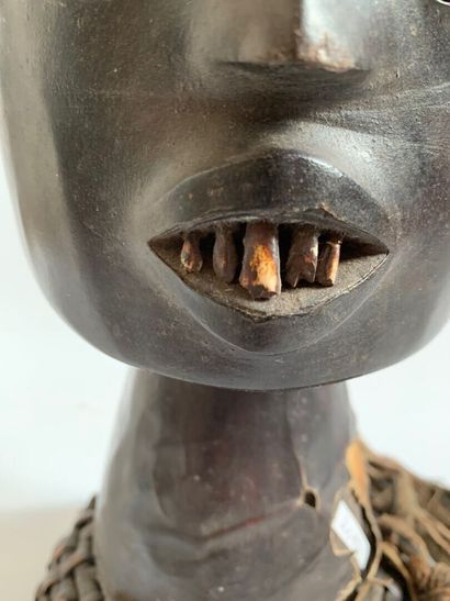 EKOI, Nigéria

CIMIER DE DANSE en bois garni...