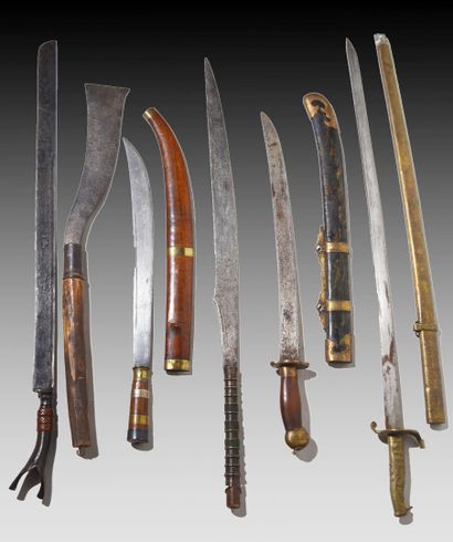 ASIE

Réunion de 6 sabres divers.

(usures)

Longueur...
