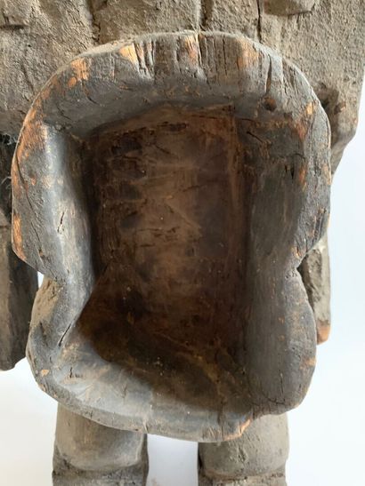 AFRIQUE

FIGURE D'AUTEL en bois sculpté et...