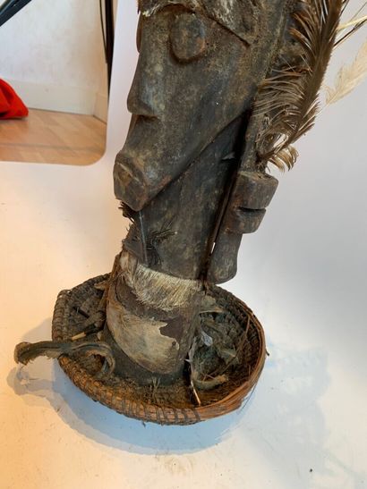 FANG, Gabon.

PANIER TETE en bois sculpté...