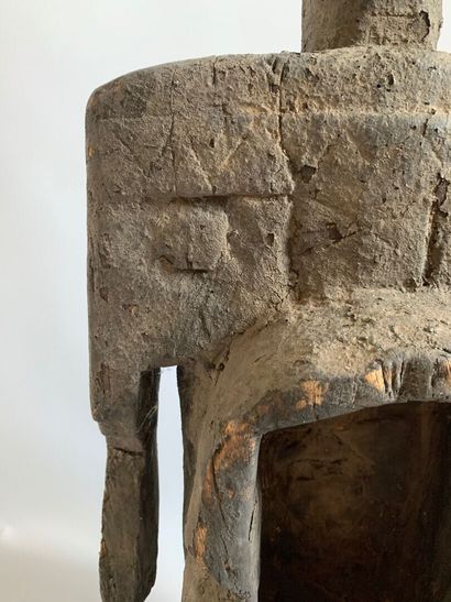 AFRIQUE

FIGURE D'AUTEL en bois sculpté et...