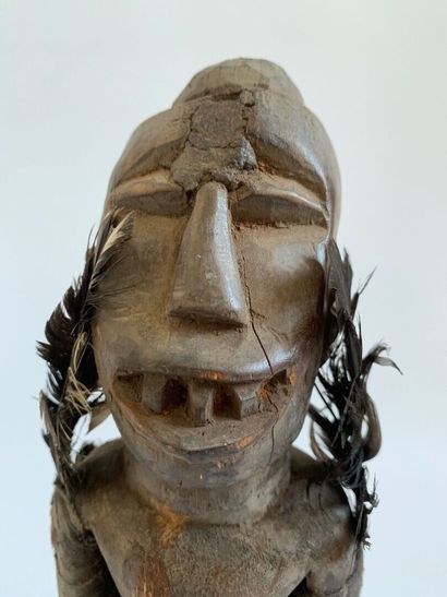 CONGO.

FETICHE en bois sculpté et patiné...