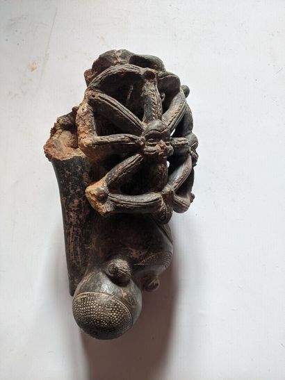 BAMOUN, Cameroun.

FOURNEAU DE PIPE en terre...