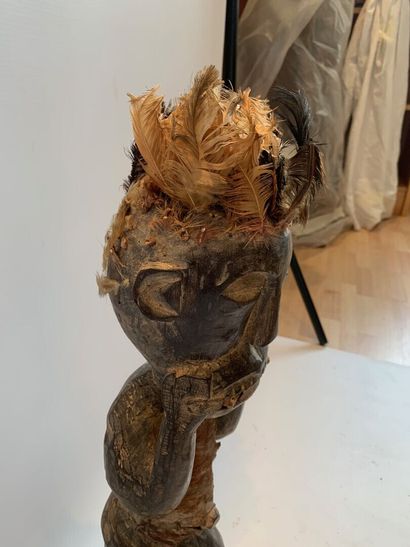 AFRIQUE.

FIGURE DE RELIQUAIRE en bois sculpté...