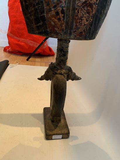 Style MAHONGWE, Gabon.

Figure de reliquaire...