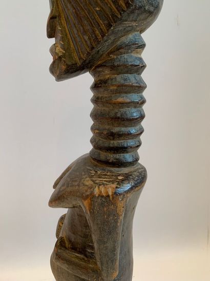 AFRIQUE, probablement CONGO.

STATUETTE FEMININE...