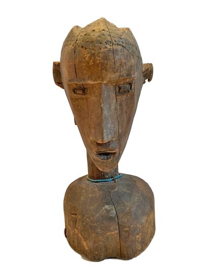 AFRIQUE.

MASQUE CASQUE en bois sculpté orné...