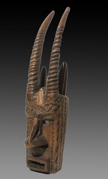 MASQUE anthropomorphe en bois à cornes de...
