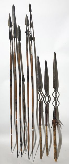 CONGO

Réunion d'onze lances à pointes ajourée,...