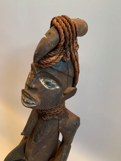 Type SONGYE, Congo.

FETICHE en bois sculpté...