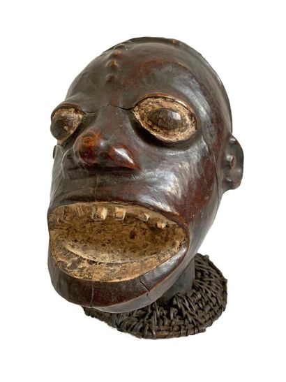 EKOI, Nigéria.

CIMIER DE DANSE en bois recouvert...