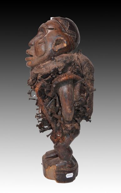 SONGYE, Congo

Fétiche Nkishi en bois patiné...