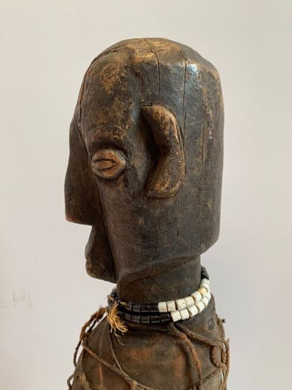 YAKA, Congo

FETICHE en bois sculpté avec...