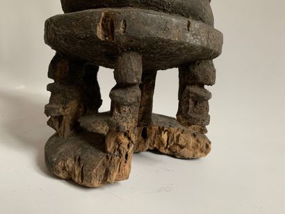 Dans le style DOGON, Mali.

FIGURE FEMININE...