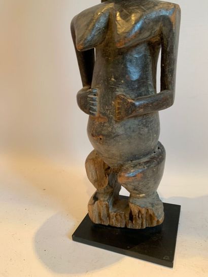 AFRIQUE, probablement CONGO.

STATUETTE FEMININE...