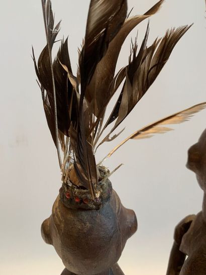 AFRIQUE.

COUPLE DE STATUETTES en bois sculpté...