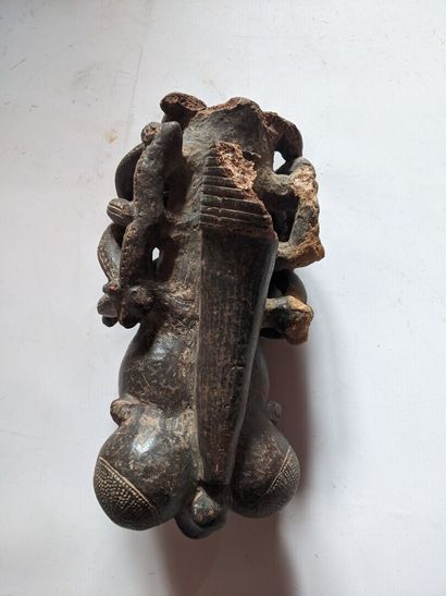 BAMOUN, Cameroun.

FOURNEAU DE PIPE en terre...