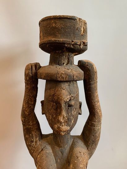 AFRIQUE, dans le goût BAOULE.

PORTEUSE DE...